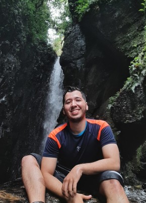 Kevin Holguin, 24, República de Colombia, Cartago