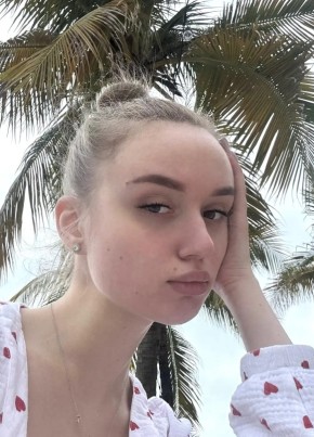 Полина из Москвы 23 года