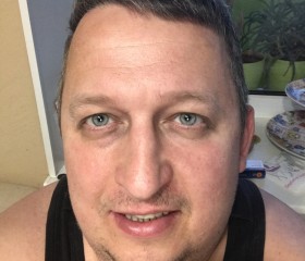 Maksim, 46, Saint Petersburg