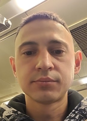 Руслан Николаев из Лобни 37 лет