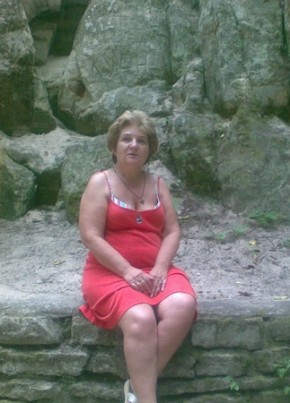 Ирина, 68, Россия, Санкт-Петербург