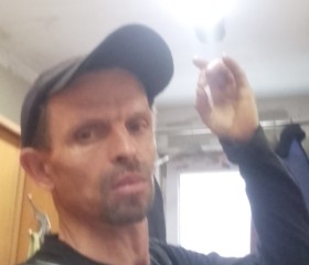 LEONID ROMANOV, 48, Tula