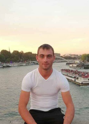 Gheorghe, 23, République Française, Orly