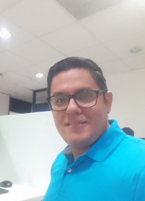 Juan Martinez, 39, República del Ecuador, Guayaquil
