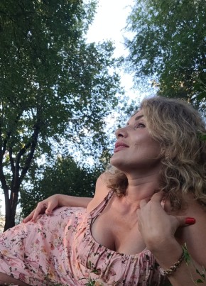 Алина из Ростова-на-Дону 42 года