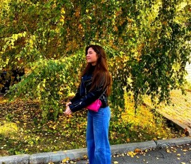 Karolinochka, 31, Novosibirsk