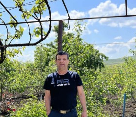 Ion, 61, Frankfurt am Main