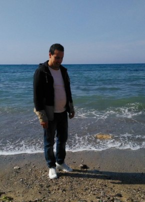 Ishak, 32, People’s Democratic Republic of Algeria, Bordj Zemoura