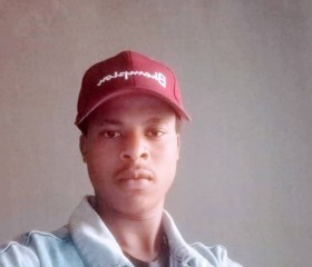 Chris, 21, Arusha
