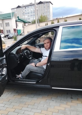 Аслан Бек из Нальчика 45 лет