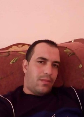 Mohamed Beloufa из Oran 36 лет