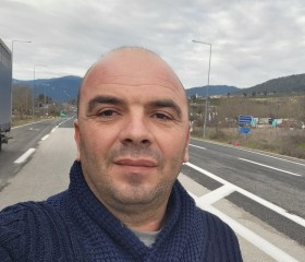 Altin, 18, Gjirokaster