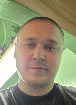 Влад из Артема 23 года