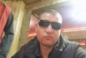 Vladimir, 36 - Just Me