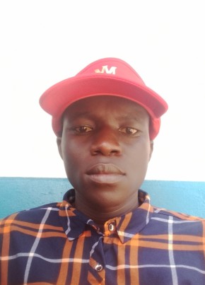 Amos из Lira 27 лет