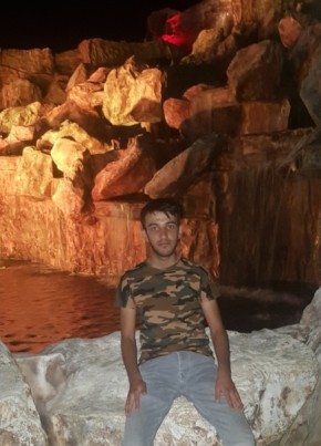 Mustafa kaya, 19, Türkiye Cumhuriyeti, Elâzığ