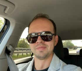 Ruben, 33, Brisbane