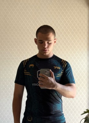 Давид из Пятигорска 18 лет