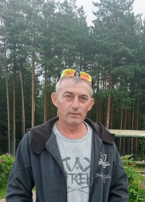 Иван из Великого Новгорода 47 лет