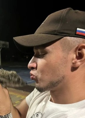 Илья из Керчи 23 года