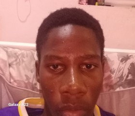 Ke, 18, Accra