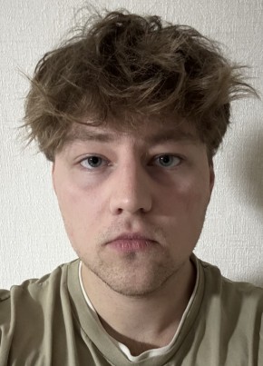 Максим из Челябинска 23 года