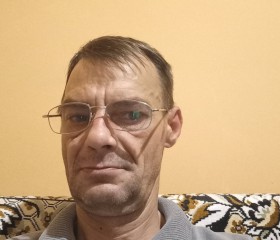 Gabriel, 51 год, București