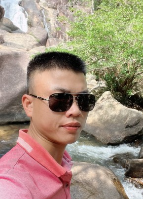 Nam thânf, 32, Công Hòa Xã Hội Chủ Nghĩa Việt Nam, Đà Nẵng