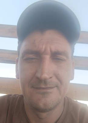 Олег Холод