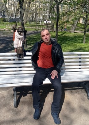 Дмитрий Ужевский из Первоуральска 42 года