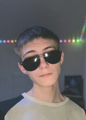Ivan из Севастополи 18 лет