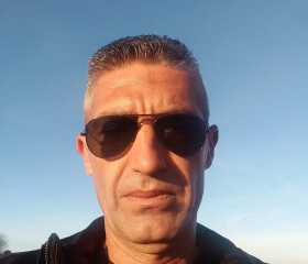 deki, 48, Belgrade