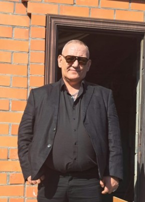 Игорь из Артема 54 года