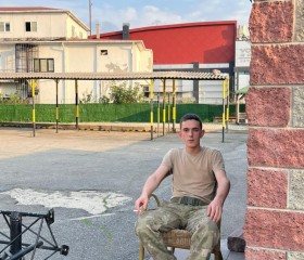 Emirhan, 20, Istanbul