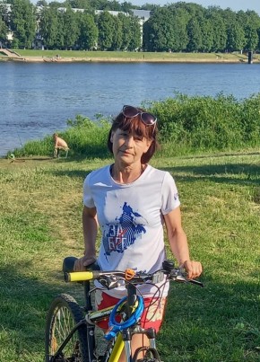 Елена, 63, Россия, Великий Новгород