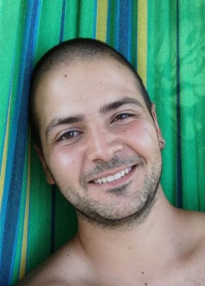 Лъчезар, 29, Република България, Хасково