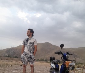 Rizvan, 21, Hong Kong