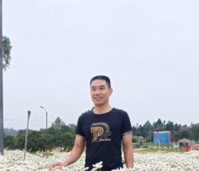 Hùng, 45, Hanoi