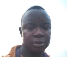 Fometeuh Félix r, 28, Ngaoundere