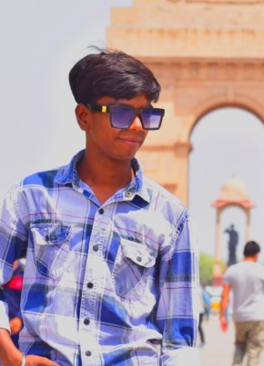 Roshan, 18, India, Delhi