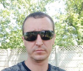 Sergey, 42, Melksham