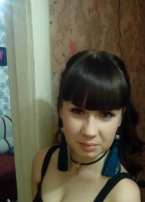 Елена, 28, Россия, Североуральск