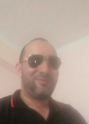 Dimo, 43, People’s Democratic Republic of Algeria, Algiers