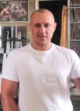 Илья из Миасса 44 года