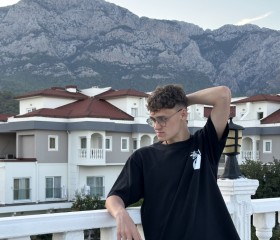 Kirill, 22, Yekaterinburg