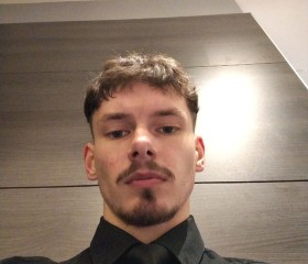 Roman, 19, Yekaterinburg