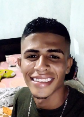 Alfredo Nuñez, 21, República de Colombia, Santafe de Bogotá