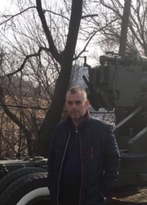 Михаил из Артема 49 лет