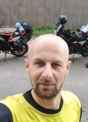 Илья из Санкт-Петербурга 42 года