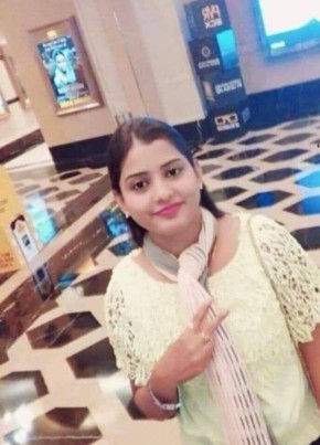 Pooja Sharma, 23, India, Mumbai